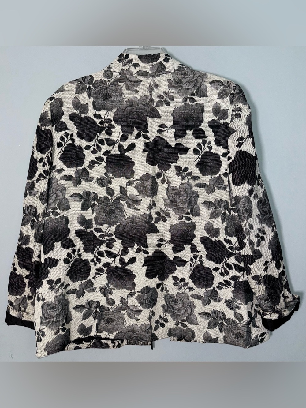 Alfred Dunner Women’s 18 Open Front Blazer Jacket Black & White Floral Roses - Picture 3 of 3